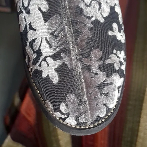AMALFI* Emiliano soft floral ankle boot w/patent accent slight wedge sole sz 6.5 - Picture 10 of 13
